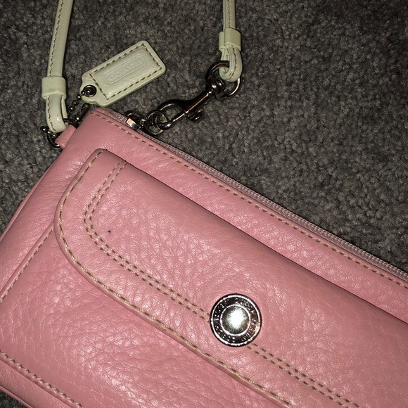💗Coach wristlet - Picture 2 of 5